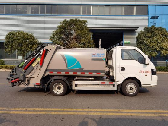 東風(fēng)純電動(dòng)壓縮車(chē)